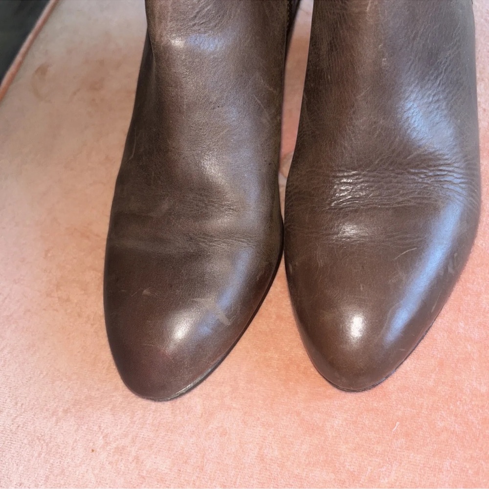 FRYE Judith Grain Leather Zip Pointed Toe Block Heels Ankle Booties Size 8 - Picture 4 of 7